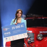 vítězka Michaela Bradáčová doprovodné fotosoutěže HASIČI OBJEKTIVEM 2014 - vyhlášení výsledků ankety Dobrovolní hasiči roku 2014